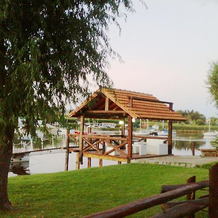 Cabanas Rio Quequen Gubbio Ngoại thất bức ảnh